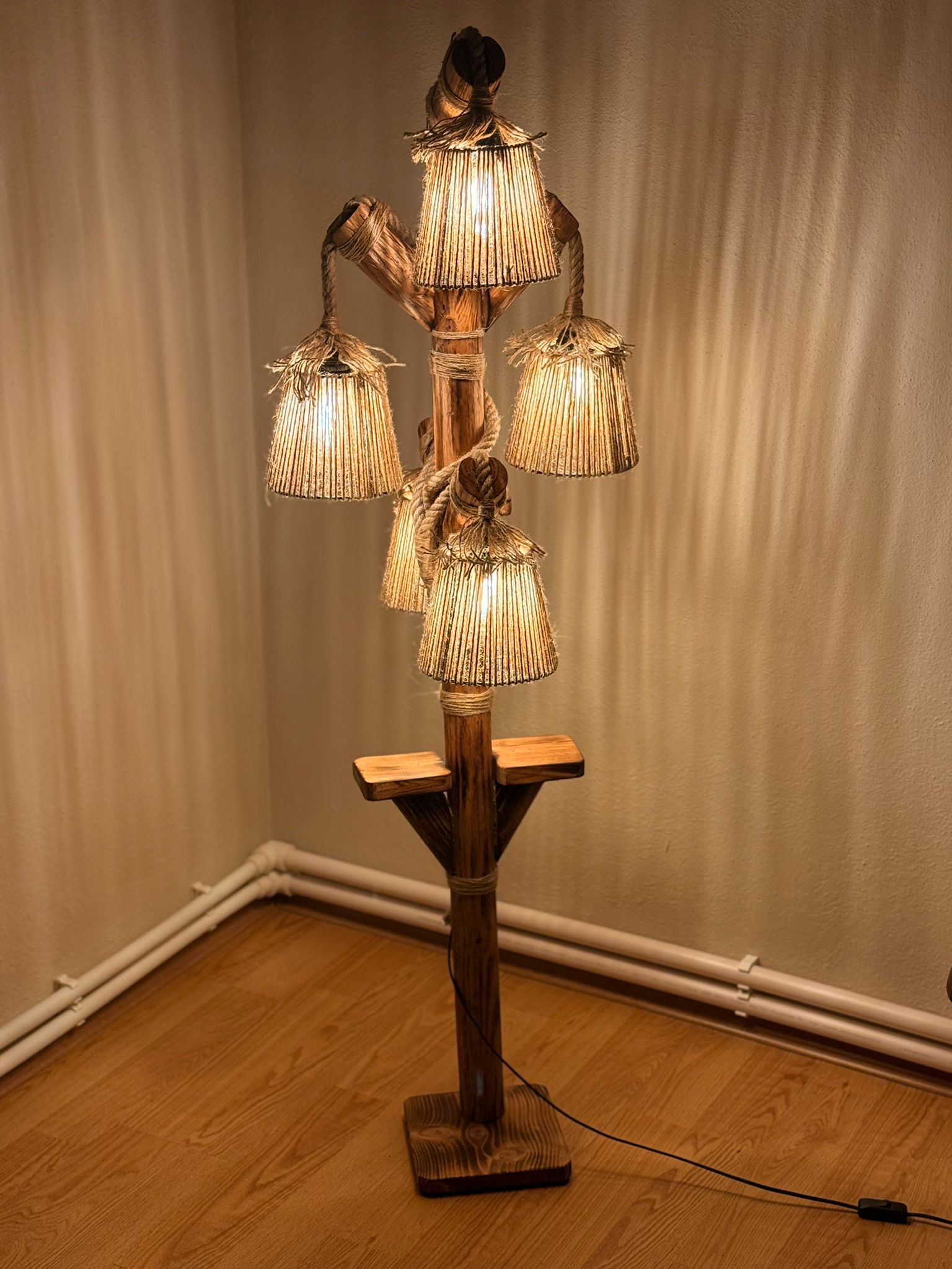 El Yapımı 5 Başlıklı Rustik Lambader – Dekoratif Salon Aydınlatması