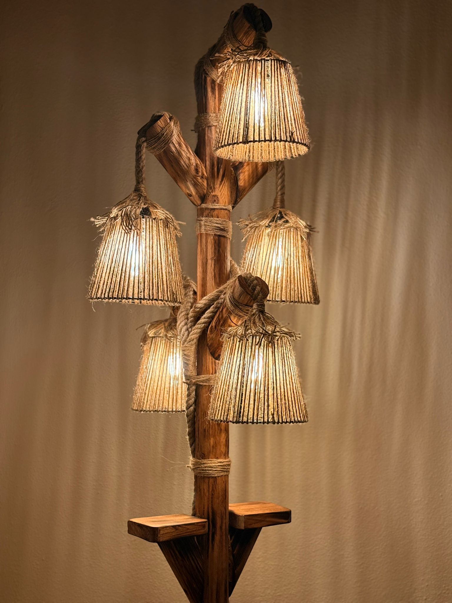 El Yapımı 5 Başlıklı Rustik Lambader – Dekoratif Salon Aydınlatması