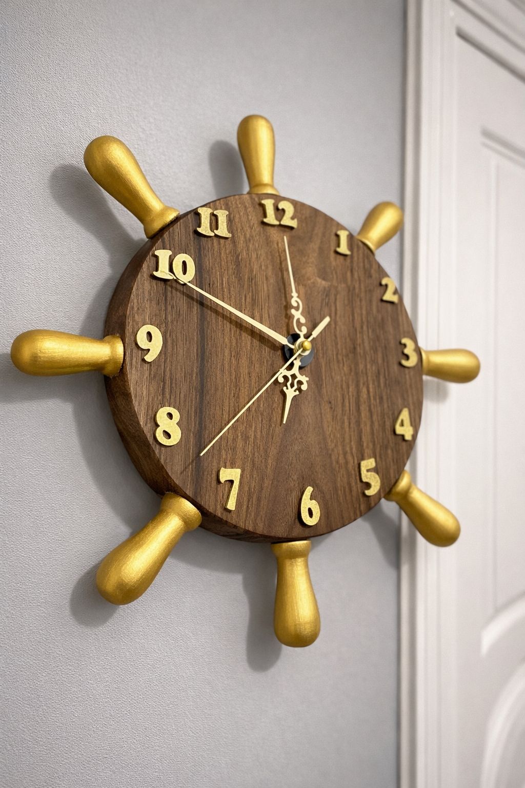 El Yapımı Ahşap Gemi Dümeni Duvar Saati – Dekoratif Nautical Tasarım