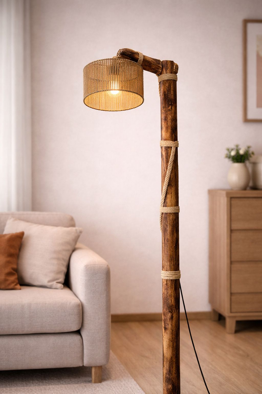 El Yapımı Doğal Ahşap Halat Detaylı Lambader – Rustik Dekoratif Ayaklı Lamba