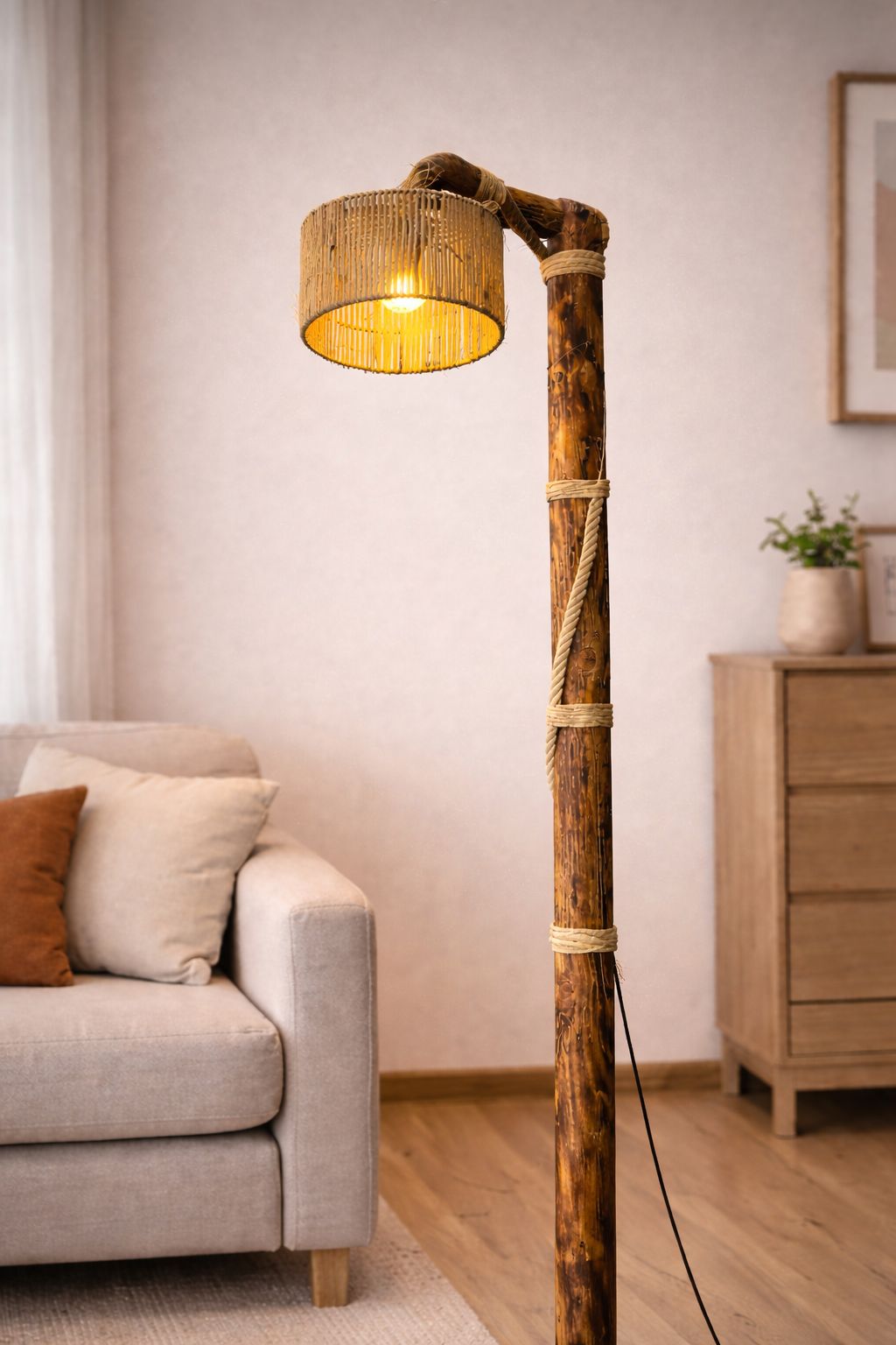 El Yapımı Doğal Ahşap Halat Detaylı Lambader – Rustik Dekoratif Ayaklı Lamba