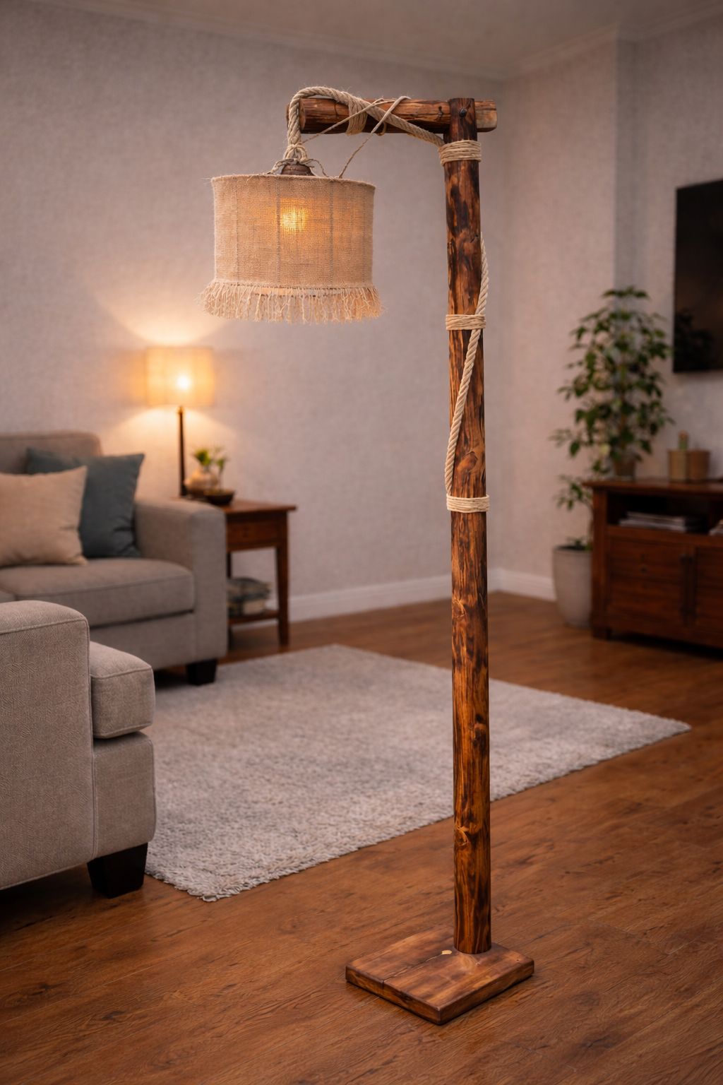 El Yapımı Rustik Ahşap Lambader – Dekoratif Ayaklı Salon Lambası